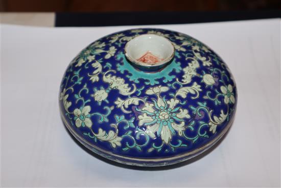 A Chinese lidded dish diameter 14cm